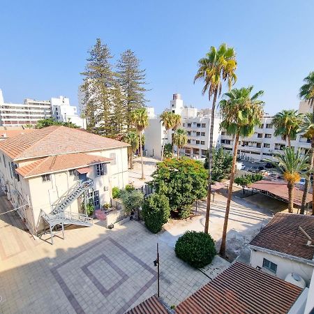 Seaside Elegance Retreat Apartment Larnaca Exterior photo